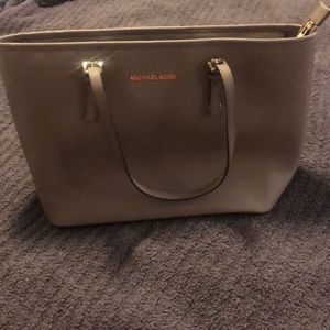 Michael Kors Jet Set Travel Md Carryall Tote